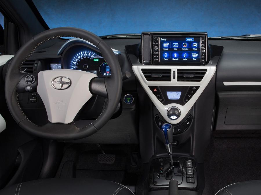 Торпедо Scion iQ EV 2012 года  (фото 15 из 24)